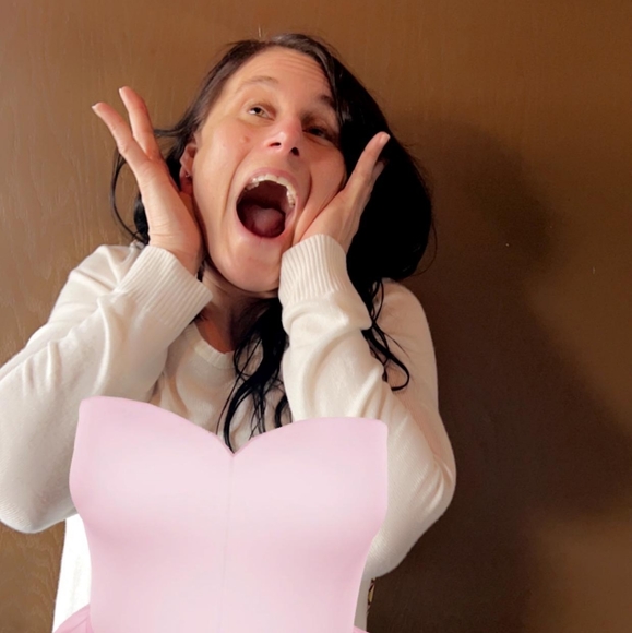 Meet Your Posher, Cynthia - Picture 2 of 2